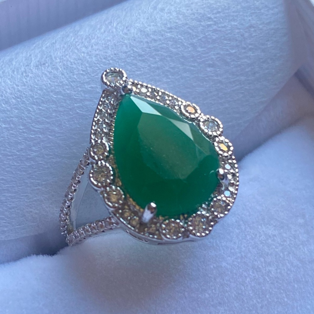 Pear Cut 4.88 ct Emerald Dinner Ring in Sterling Silver size 7.25 - Picture 2 of 16